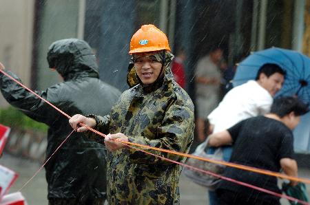 直击13号台风最新动态，风雨交加下的守护与应对